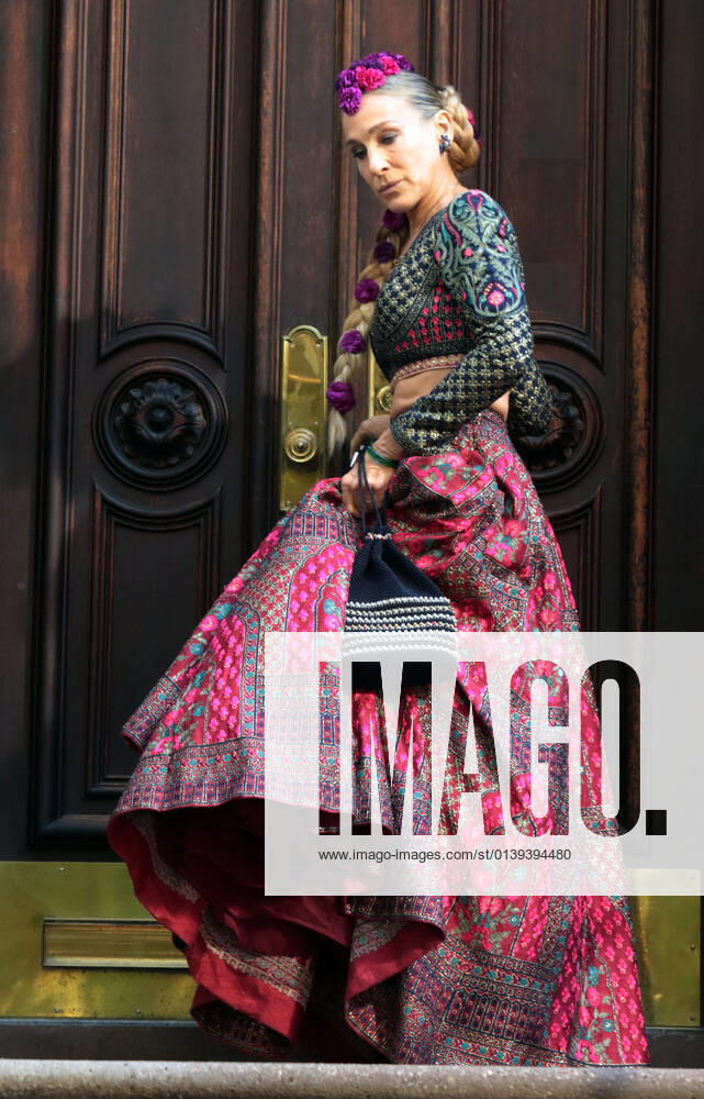 Sarah Jessica Parker, shooting on set of HBOMax Sex and the City reboot series And Just Like That in New York October 20, 2021