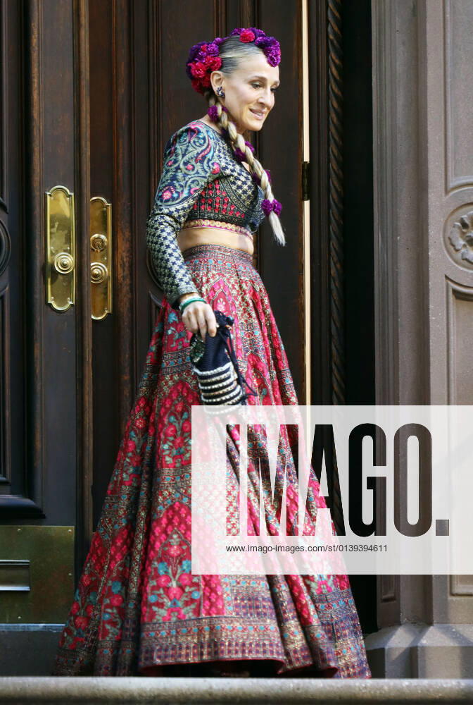 Sarah Jessica Parker, shooting on set of HBOMax Sex and the City reboot series And Just Like That in New York October 20, 2021