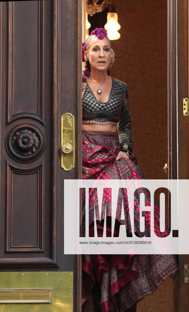 Sarah Jessica Parker, shooting on set of HBOMax Sex and the City reboot series And Just Like That in New York October 20, 2021