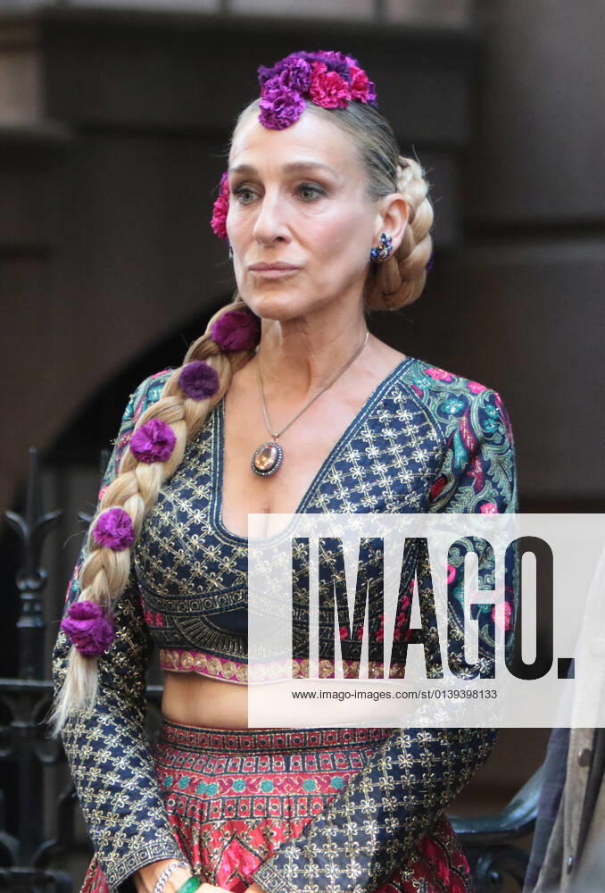 Sarah Jessica Parker, shooting on set of HBOMax Sex and the City reboot series And Just Like That in New York October 20, 2021