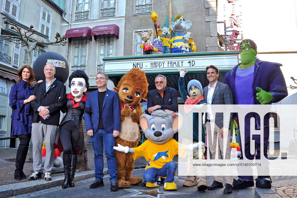 Premiere: Happy Family 2 . Thomas Mack , Filmproduzent Holger Tappe , Drehbuchautor David Safier und Roland Mack anläßlich der Premiere von Happy Family 2 am 24.10.2021 im Europapark Rust. 20211024MWI15231
