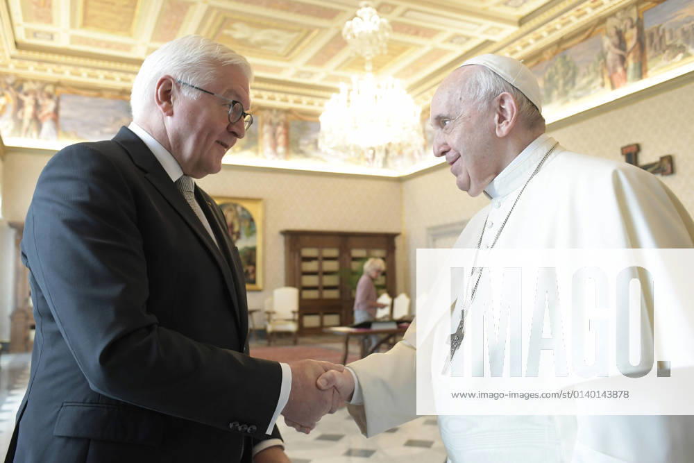 Italy, Rome, Vatican, 2021 10 25. Pope Francis meets Mr Frank Walter Steinmeier, President of the Federal Republic of Germany at the Vatican . Photograph by Vatican Media Catholic Press Photo RESTRICTED TO EDITORIAL USE - NO MARKETING - NO ADVERTISING CAMPAIGNS.