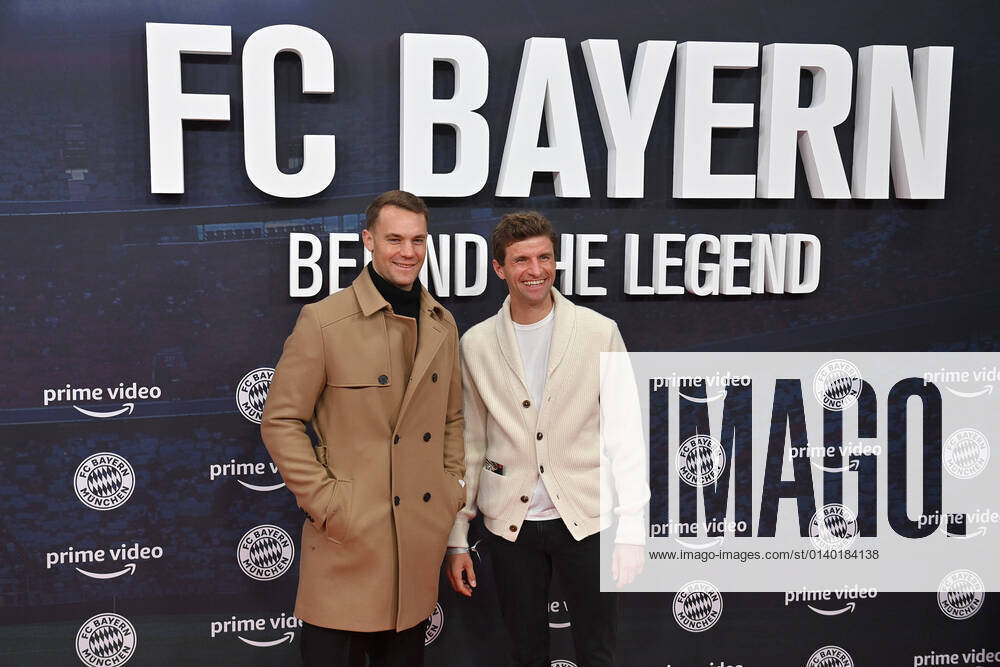 V.li:Manuel NEUER (Torwart Bayern Muenchen), Thomas MUELLER (MÜLLER,Bayern Muenchen) in zivil,privat. Premierenfeier zur Amazon Original Doku FC BAYERN Ð BEHIND THE LEGENDam 25.10.2021 im Arri Kino in Muenchen.Roter Teppich.