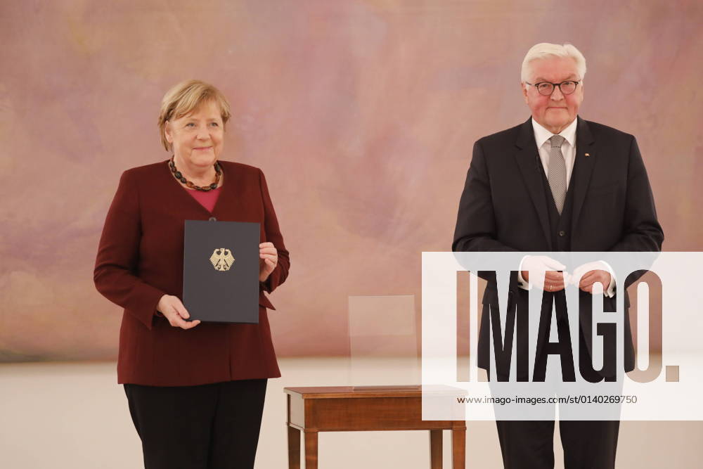 Bundeskanzlerin Angela Merkel, Bundespräsident Frank-Walter Steinmeier, Deutschland, Berlin, Schloss Bellevue, Entlassung der Bundeskanzlerin und der Mitglieder der Bundesregierung am Dienstag