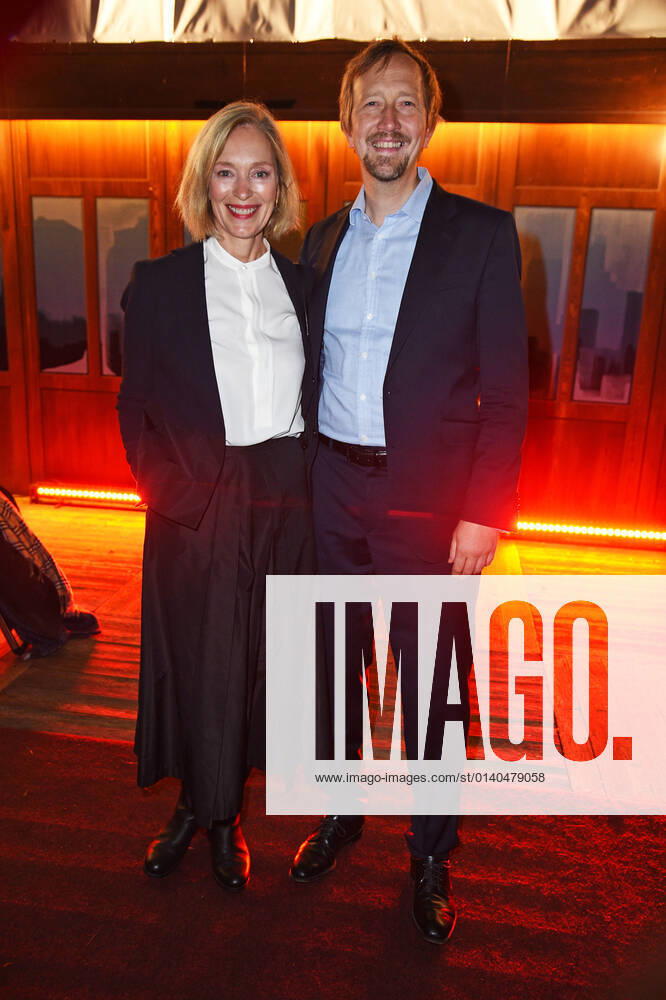 Katja Weitzenboeck mit Ehemann Hergen Woebken bei der 10. Diabetes Charity Gala im Tipi am Kanzleramt in Berlin am 28.10.2021