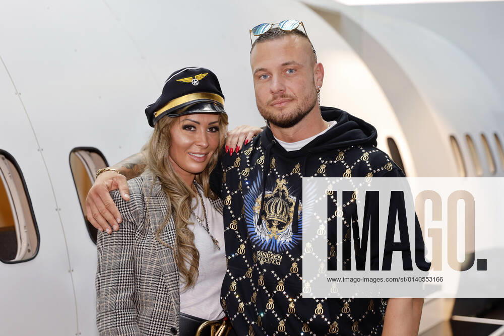 Cora Schumacher und Eric Sindermann bei einem Fototermin in der Motorworld Köln. Köln