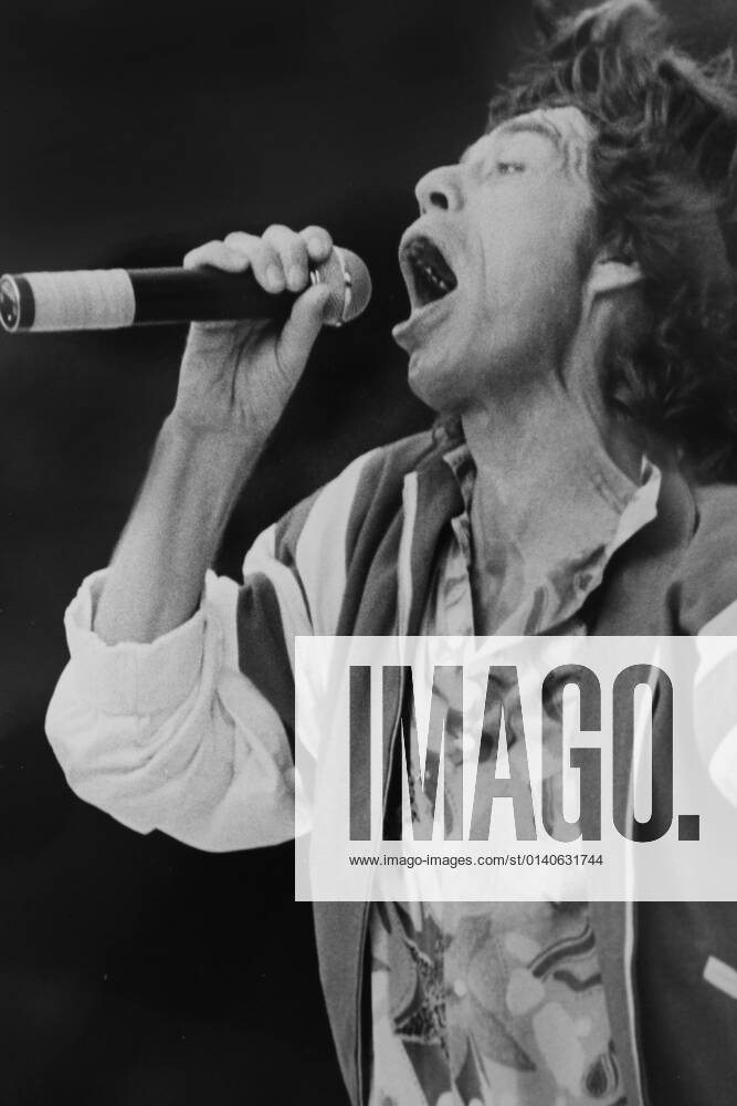 The Rolling Stones frontman Mick Jagger shows off his infamous pout during a gig at Roundhay Park, Leeds, England. , Mick Jagger Roundhay Park, Leeds, UK, Ref:VM SHO Mick Jagger singing loud.jpg, Mick Jagger, The Rolling Stones, gig, Roundhay Park, Leeds, Live at Leeds, UK