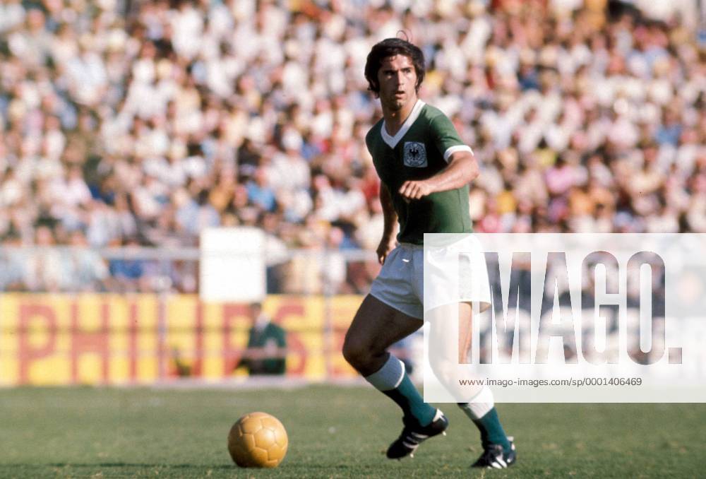 Gerd Müller (BR Deutschland) am Ball Fußball WM Herren Weltmeisterschaft 1970, Nationalmannschaft, Nationalteam, Nationaltrikot, Gruppe 4 Einzelbild Leon