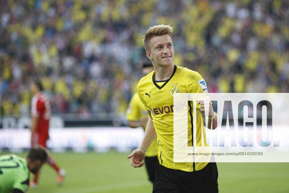 Supercup Deutschland 2013 Borussia Dortmund vs. FC Bayern München 4:2 HIER Marco Reus (Borussia Dortmund) nach seinem 1:0-Tor vor Torhüter Tom Starke (FC Bayern München) links