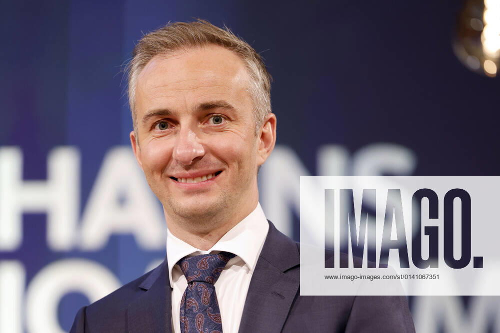Jan Böhmermann bei der Verleihung des Hanns-Joachim-Friedrichs-Preises 2021 im WDR Funkhaus. Köln