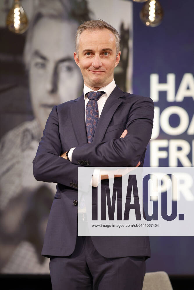 Jan Böhmermann bei der Verleihung des Hanns-Joachim-Friedrichs-Preises 2021 im WDR Funkhaus. Köln