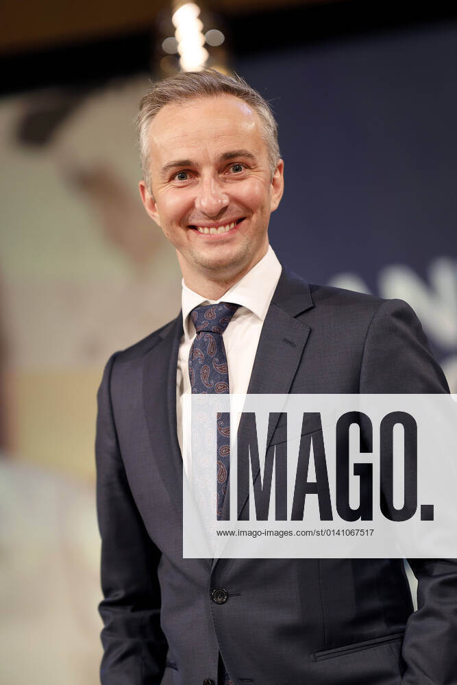 Jan Böhmermann bei der Verleihung des Hanns-Joachim-Friedrichs-Preises 2021 im WDR Funkhaus. Köln