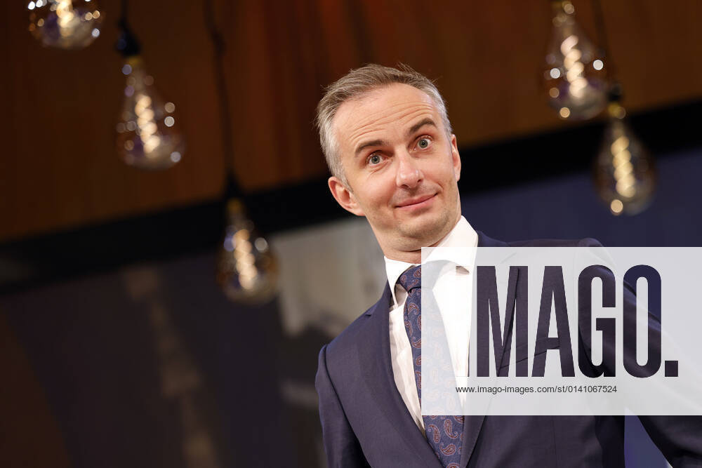 Jan Böhmermann bei der Verleihung des Hanns-Joachim-Friedrichs-Preises 2021 im WDR Funkhaus. Köln