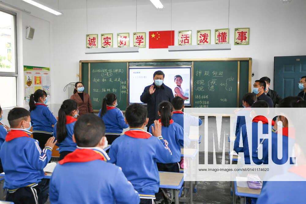 (200421) -- ANKANG, April 21, 2020 -- Chinese President Xi Jinping, also general secretary of the Communist Party of China Central Committee and chairman of the Central Military Commission, inspects poverty alleviation work in a primary school of Laoxian Township, Pingli County of the city of Ankang, northwest China s Shaanxi Province, April 21, 2020. ) CHINA-SHAANXI-XI JINPING-INSPECTION (CN) XiexHuanchi