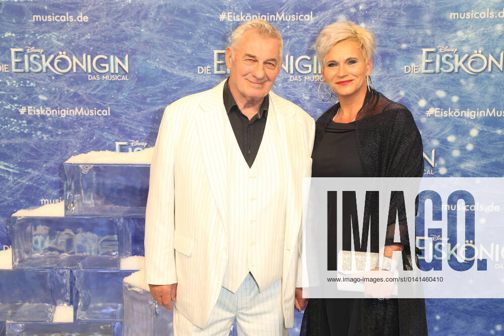 Musicalpremiere Hamburg Heinz und Annika Hoenig Premiere vom Disney Musical Die Eiskönigin im Stage Theater an der Elbe, Hamburg 8.11.2021