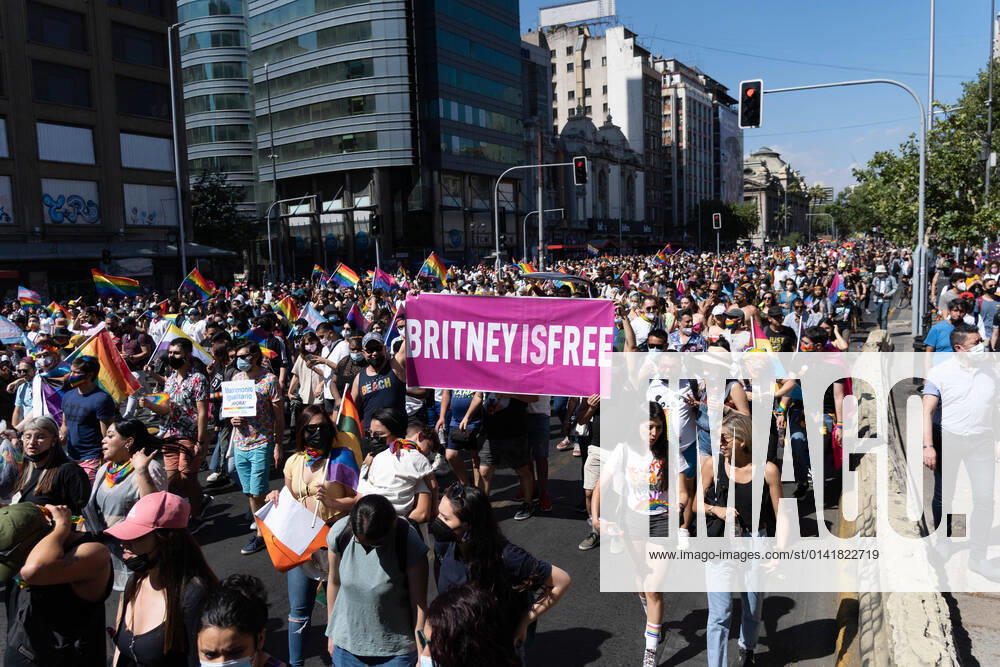People raise a canvas in favor of Britney Spears at the Pride Parade in Santiago, Chile. Santiago Chile - ZUMAb332 20211113_zip_b332_031
