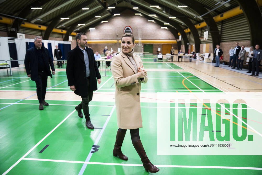 Statsminister Mette Frederiksen (S) stemmer i Hareskov tirsdag den 16. november 2021. Den 16. november er der kommunalvalg og regionsraadsvalg i Danmark. , Copenhagen Denmark