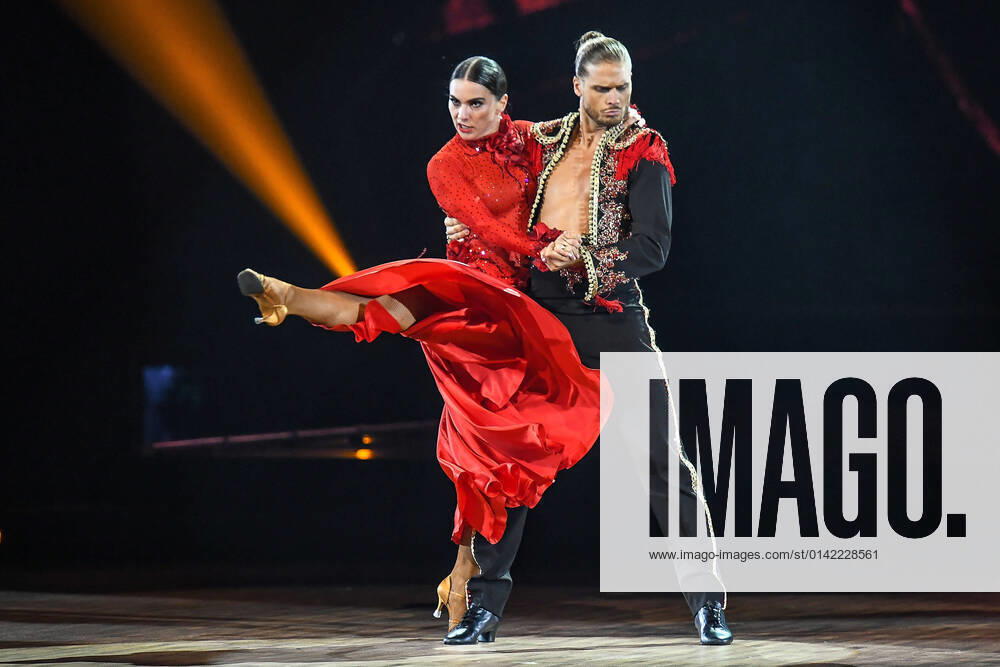 Entertainment Tanzen, Let s Dance - Die Live-Tour, v.l.Renata Lusin und Rurik Gislason bei Let s Dance - Die Live-Tour 2021 in der Mercedes Benz Arena. Berlin Berlin