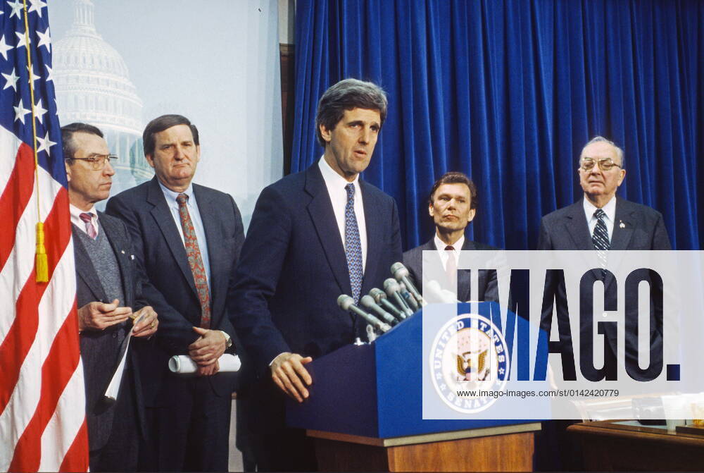From left to right: United States Senator Chuck Grassley (Republican of Iowa), US Senator Bob Smith (Republican of New Hampshire), US Senator John Kerry (Democrat of Massachusetts), US Senator Tom Daschle (Democrat of South Dakota), US Senator Jesse Helms (Republican of North Carolina), attend a press conference in the US Capitol in Washington, DC where they released a report on MIA POWs on January 13, 1993 Washington USA - ZUMAs152 19930113_zaa_s152_003