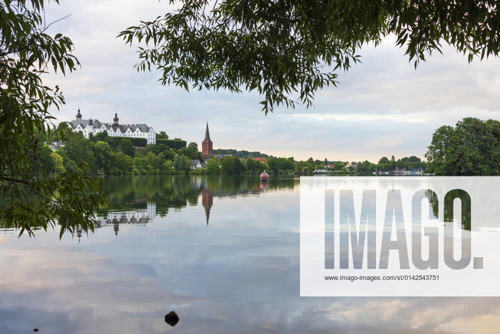 Lake Großer Plöner See, Schloss Plön Castle, church Nikolaikirche Plön Schleswig-Holstein Germany Holsteinische Schweiz, Holstein