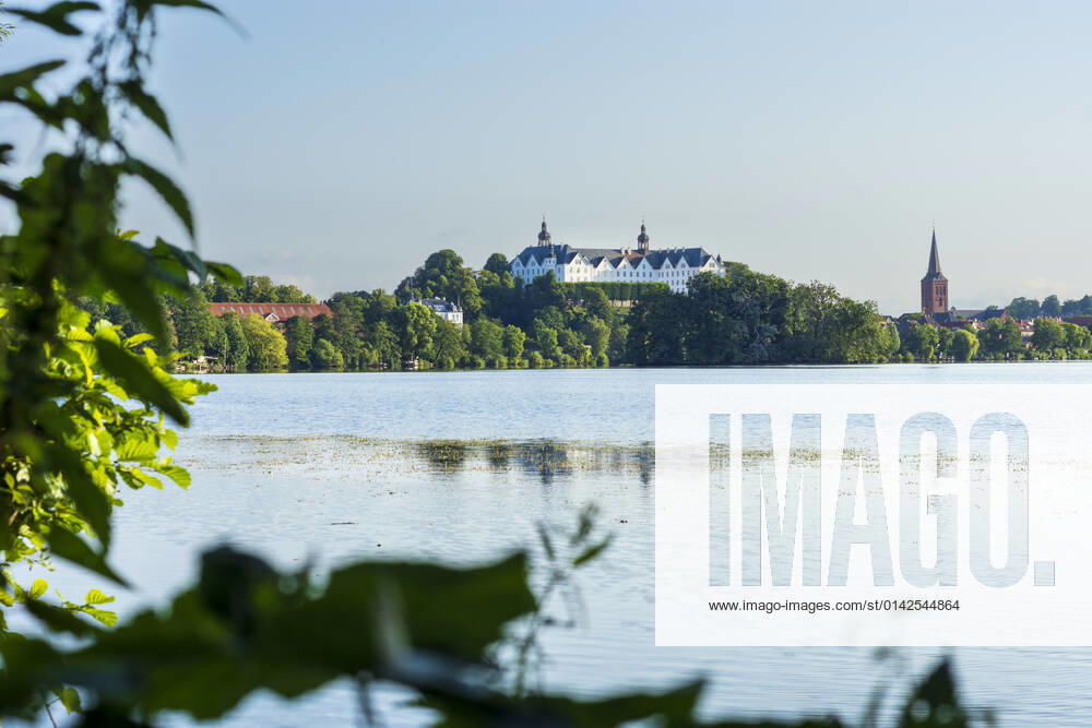 Lake Großer Plöner See, Schloss Plön Castle, church Nikolaikirche Plön Schleswig-Holstein Germany Holsteinische Schweiz, Holstein