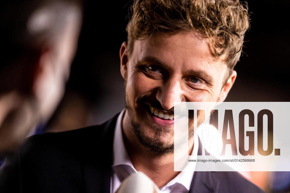 - Tommi Schmitt während des Deutschen Radiopreises 2021 im Hamburger Schuppen 52