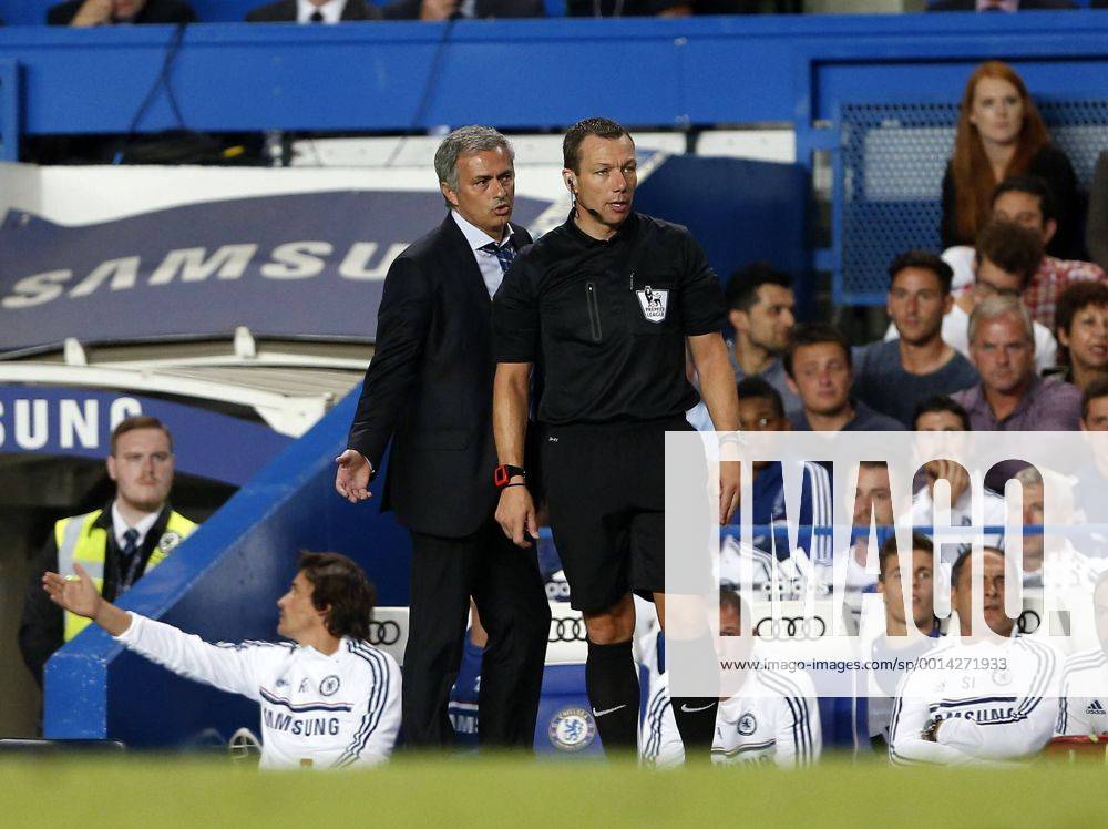 Chelsea s Jose Mourinho has words with referee Kevin Friend Chelsea v Aston Villa - Barclays Premiership - Stamford Bridge - London - England -21 08 2013 - Pic David Klein Sportimage .