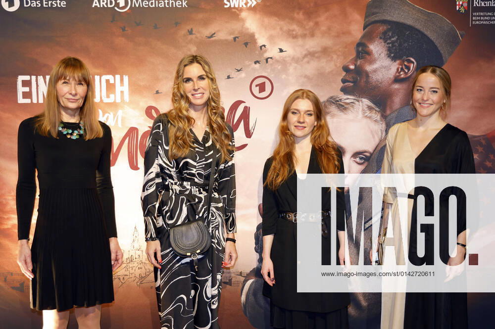 Bilder des Jahres 2021, Entertainment 11 November Entertainment Themen der Woche KW47 Gabriele Wolff, Simone Höller, Franziska Brandmeier und Greta Gilles bei der Preview der Fernsehserie Ein Hauch von Amerika in der Vertretung des Landes Rheinland-Pfalz beim Bund. Berlin