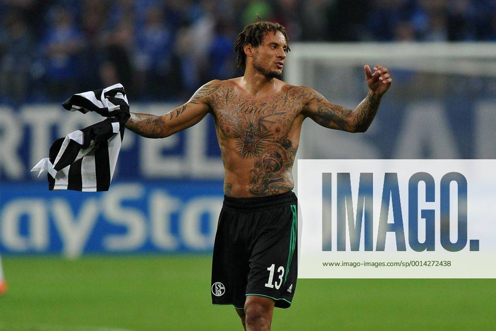Fußball Champions League Playoff: FC Schalke 04 - PAOK Thessaloniki am 21.08.2013 in der Veltins-Arena in Gelsenkirchen Jermaine Jones ( Schalke ) ist nach dem Spiel ratlos