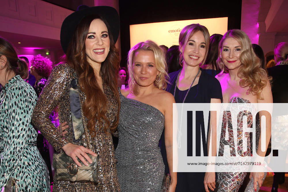 Jasmin Wagner, Nova Meierhenrich, Mareike Fell und Sandra Quadflieg bei der Verleihung vom Emotion Award am 26.11.2021 in Hamburg Emotion Award 2021 in Hamburg