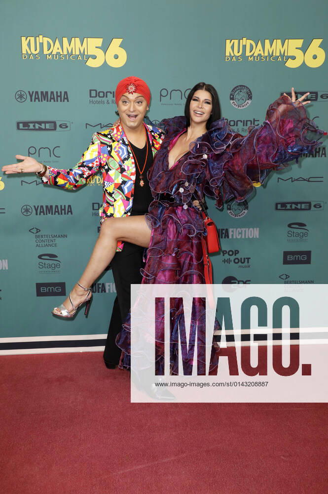 Julian F.M. Stoeckel und Micaela Schäfer bei der Premiere des Musicals Ku damm 56 - Das Musical im Stage Theater des Westens. Berlin