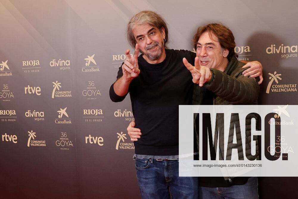 Spanish film maker Fernando Leon de Aranoa (L) embraces actor Javier Bardem (R) after announced the nominate films of Goya Awards 2021 during an act held in Madrid, Spain on 29 November 2021. The film The good boss by Fernando Leon de Aranoa has received 20 nominations. Goya Awards 2021 nominations !ACHTUNG: NUR REDAKTIONELLE NUTZUNG!