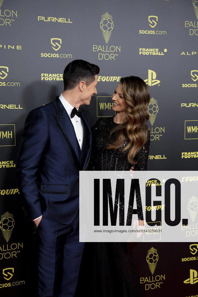 Robert Lewandowski et sa femme Anna Lewandowska CELEBRITES : Ceremonie du Ballon d Or 2021 - Paris - 29 11 2021 JBAutissier Panoramic