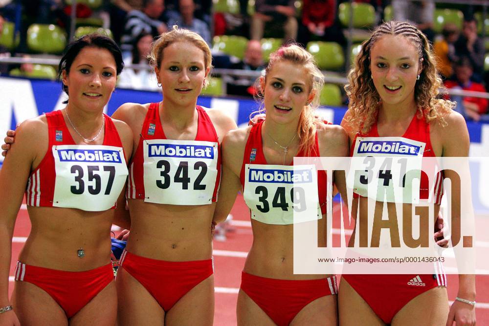 Die 4x200m Staffel des TSV Bayer 04 Leverkusen v.li.: Mareike Peters, Anne Kathrin Elbe, Anna Kraft und Angela Dies Leichtathletik LM Damen Deutsche Hallenmeisterschaft 2005, Meisterschaft, Landesmeisterschaft, DM, Halle, Indoor, Gruppe Sindelfingen