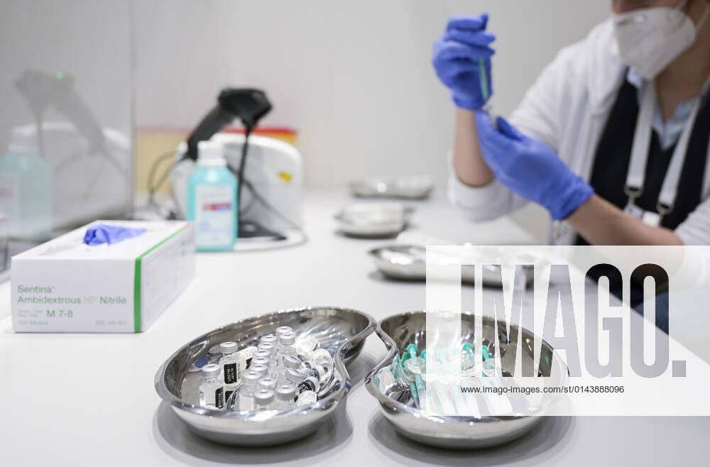 GERMANY, corona virus GERMANY, Hamburg, corona pandemic, vaccination with Biontech Pfizer