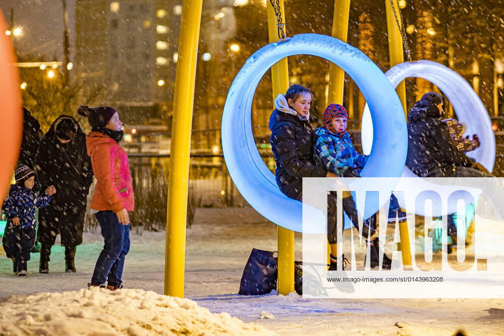 Russia, Moscow. A landscape park by the Paveletskaya Plaza Shopping Mall. KonstantinxKokoshkin
