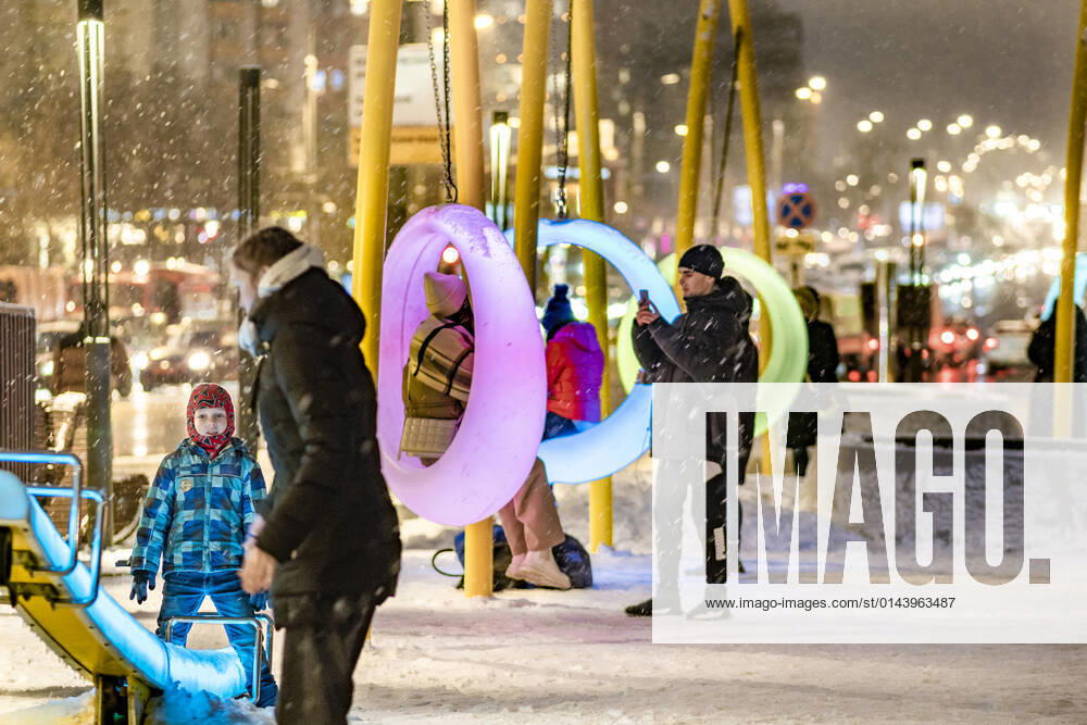 Russia, Moscow. A landscape park by the Paveletskaya Plaza Shopping Mall. KonstantinxKokoshkin
