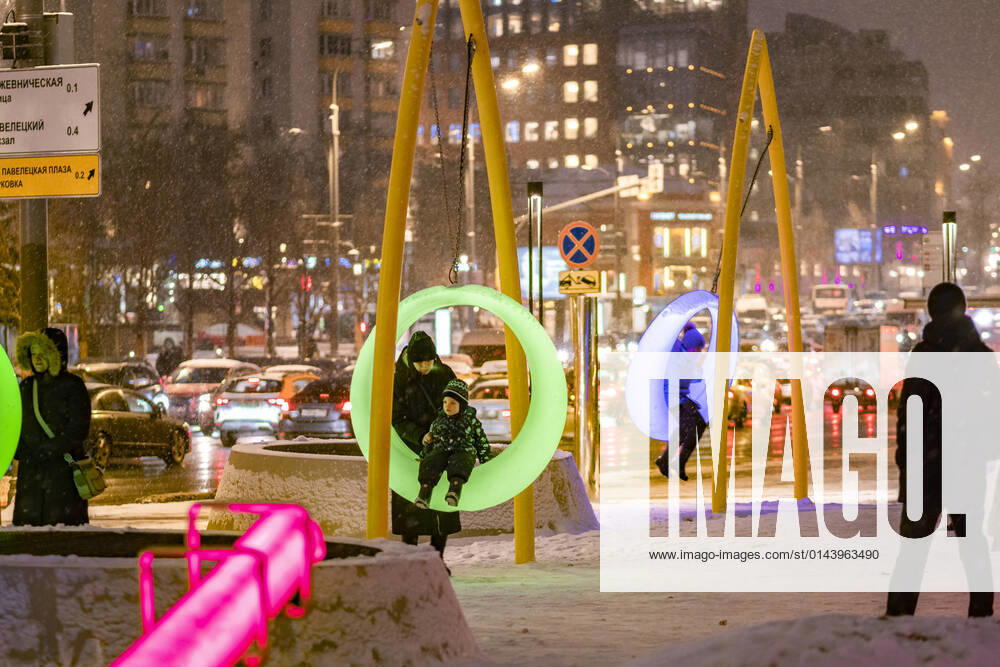 Russia, Moscow. A landscape park by the Paveletskaya Plaza Shopping Mall. KonstantinxKokoshkin