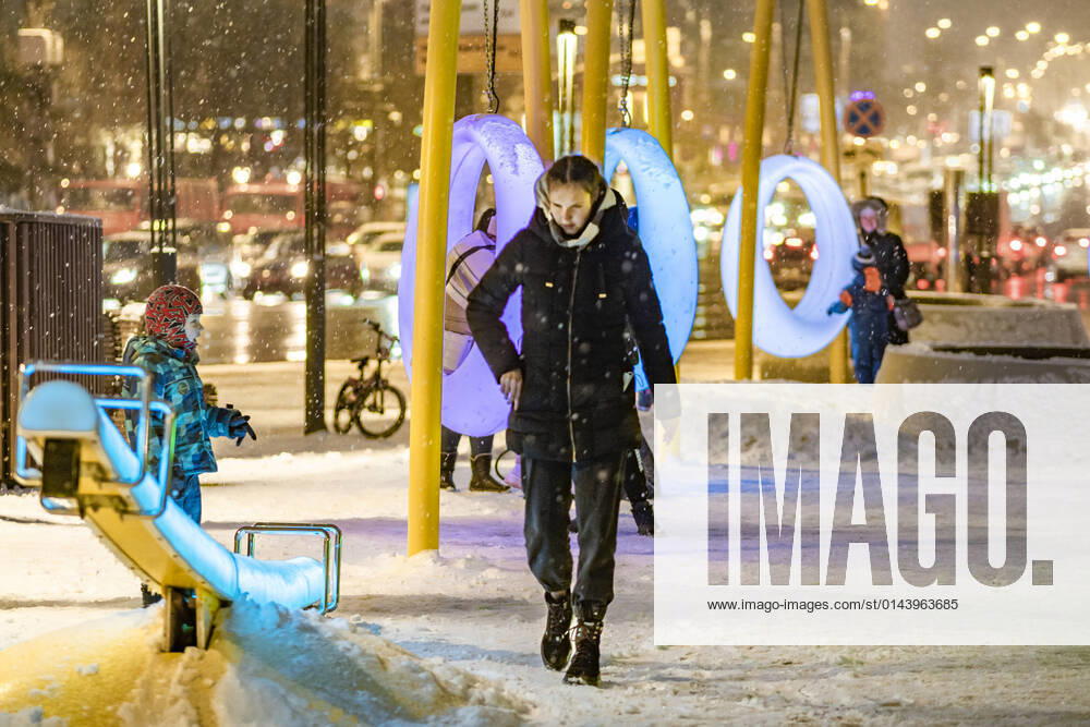 Russia, Moscow. A landscape park by the Paveletskaya Plaza Shopping Mall. KonstantinxKokoshkin