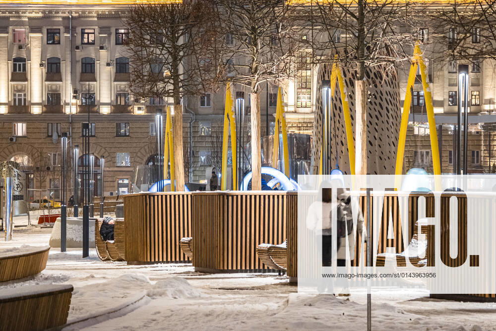 Russia, Moscow. A landscape park by the Paveletskaya Plaza Shopping Mall. KonstantinxKokoshkin