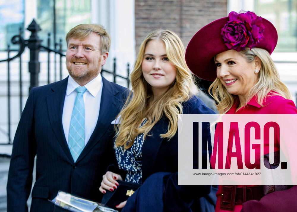 Prinzessin Amalia der Niederlande wird Staatsrad in Den Haag eingeführt 08-12-2021 The Hague Princess Amalia introduced into the Council of State ( Raad van State) with King Willem-Alexander and Queen Maxima and Thom de Graaf at the Ballroom of Kneuterdijk palace in The Hague. Â