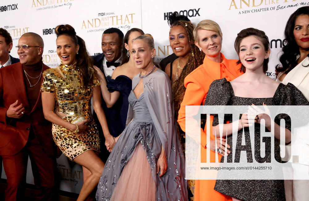 Bilder des Jahres 2021, Entertainment 12 Dezember Entertainment Themen der Woche KW49 December 8, 2021, New York, NY, USA: CHRISTOPHER JACKSON, NICOLE ARI PARKER, LEROY MCLAIN, KRISTIN DAVIS, SARAH JESSICA PARKER, KAREN PITTMAN, CYNTHIA NIXON, ALEXA SWINTON, SARITA CHOUDHURY, attend the HBO Max Premiere of â€oeAnd Just Like Thatâ€Â, .The Museum of Modern Art, NYC.December 8, 2021. New York USA - ZUMAms4_ 20211208_zaf_ms4_021