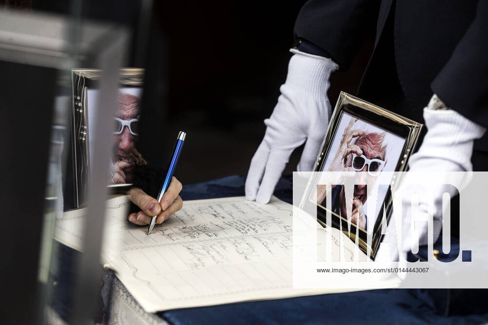 The funeral of Italian director Lina Wertmuller in the Artists Church in Piazza del Popolo, Rome, Italy, 11 December 2021. Italian director Lina Wertmuller died in Rome at the age of 93 on 09 December 2021.ANSA ANGELO CARCONI ROME Italia - ZUMAa110 20211211_zaf_a110_009
