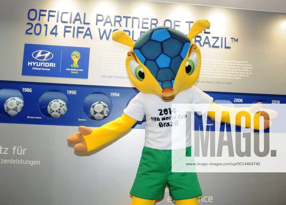 Das Maskottchen der Fussball WM 2014 in Brasilien FULECO. Es stellt ein Brasilianisches Dreibindengürteltier (Tolypeutes tricinctus) mit gelbem Fell und blauem Panzer dar. Deutschland, Frankfurt: Event, IAA 2013: Pressetage am 11.09.2013, Messegelaende.