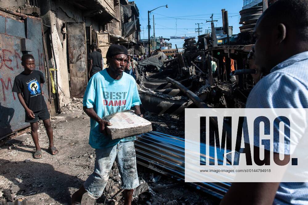 A man collects material from the rubble of a strong explosion, in Cap Haitien, Haiti, 14 December2021. Haitian Prime Minister Ariel Henry traveled to Cap-Haitien, in the north of the country, on Tuesday, to learn first-hand about the situation after the explosion of a tanker, which caused at least 60 deaths and dozens of injuries. Henry announced that he traveled accompanied by a significant number of doctors and first aiders , as well as several members of his Government. Haitian Prime Minister travels to Cap-Haitien due to explosion with 60 dead !ACHTUNG: NUR REDAKTIONELLE NUTZUNG!