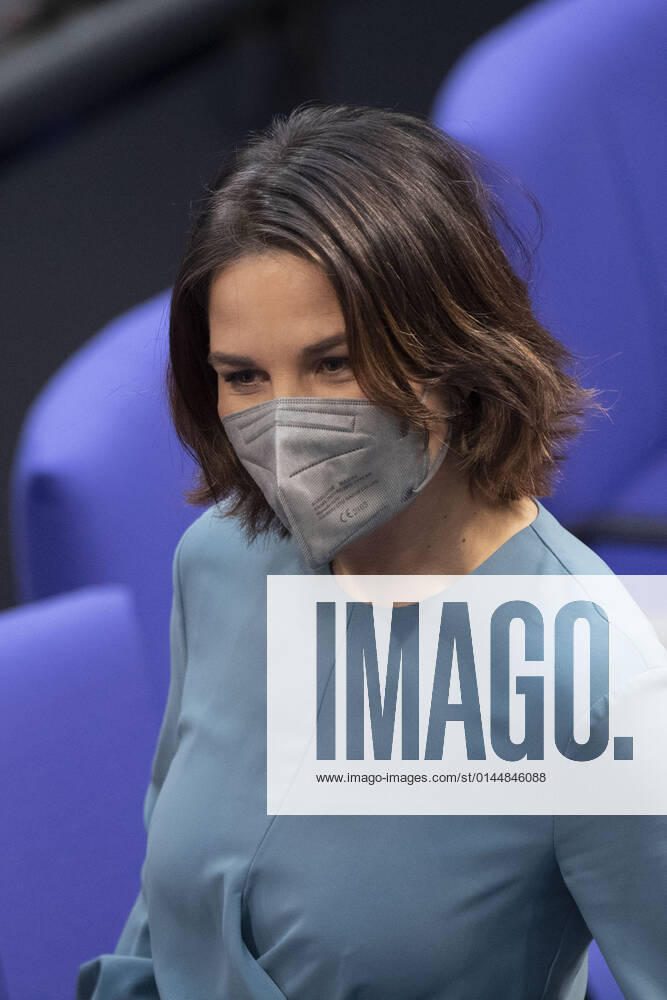 Annalena BAERBOCK (Buendnis 90 die Gruenen, Bündnis 90 die Grünen), Bundesaussenministerin, Auswaertiges Amt, 5. Plenarsitzung des Deutschen Bundestages mit der Wahl und Vereidigung des Bundeskanzlers und der Bundesminister und Bundesministerinnen, Deutscher Bundestag in Berlin, Deutschland am 08.12.2021