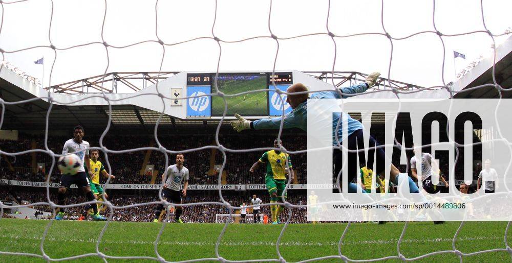 Tottenham Hotspur v Norwich City . . London, UK . . 14.09.2013 Gylfi Sigurdsson (TH) scores a goal for Spurs. 1-0