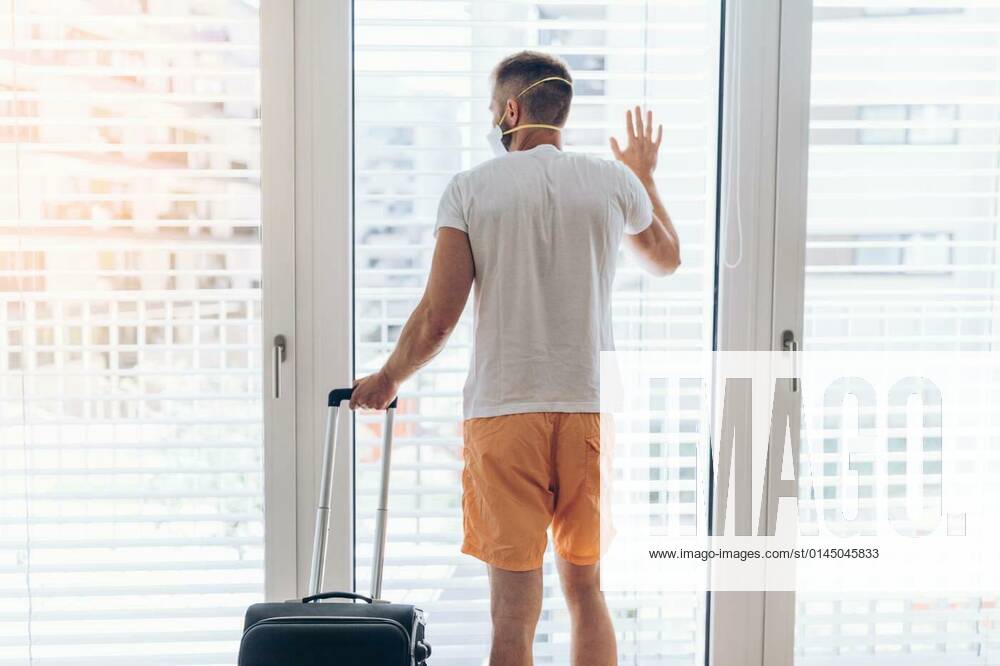 IMAGO Creative, Gesellschaft, Leisure Sickness Holiday travel during the corona virus pandemic model released, Symbolfoto, 26.10.2021,