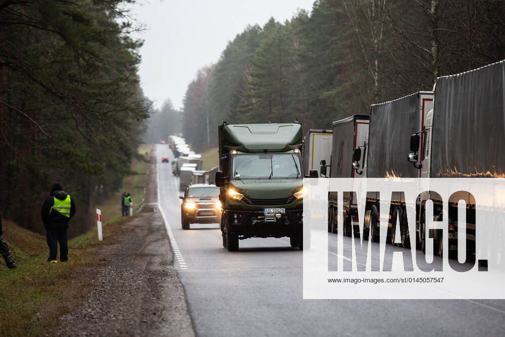 Polish-Bielarus Border Crisis Nearly 20 kilometr line of trucks waits to cross Polish - Belarusian near Bobrownik, podlaskie voivodship, Poland on December 16, 2021. Polish government limitem the number of border crossings with Bielarus. The movement of good excelerate bezforemnego Christmas. Polish government annonced no entry zone by Polish-Bielarus border guarded by tens of thousands soldiers and police due to an infaux of immigrants, mainly from the Middle East. The border between Belarus and Poland is also the border of the European Union. Poland accuses the Lukashenko regime of orchestrating the transit of thousands of migrants from the Middle East to put pressure on the EU. Due to the crisis the EU proposed new border laws which jeo