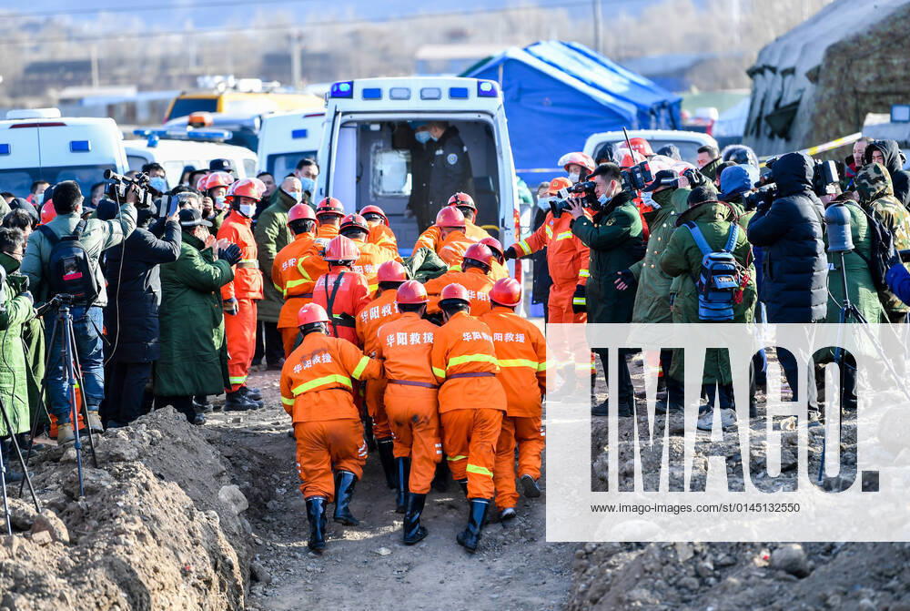 KW50 (211217) -- XIAOYI, Dec. 17, 2021 -- Rescuers work at the site of a flooded coal mine in Duxigou Village, Xiaoyi City, north China s Shanxi Province, Dec, 17, 2021. One of the 21 miners who are trapped in a flooded coal mine in north China s Shanxi Province was lifted out of the shaft safely at around 2:15 p.m. Friday, the local rescue headquarters said. ) CHINA-SHANXI-XIAOYI-FLOODED COAL MINE-RESCUE (CN) CaoxYang